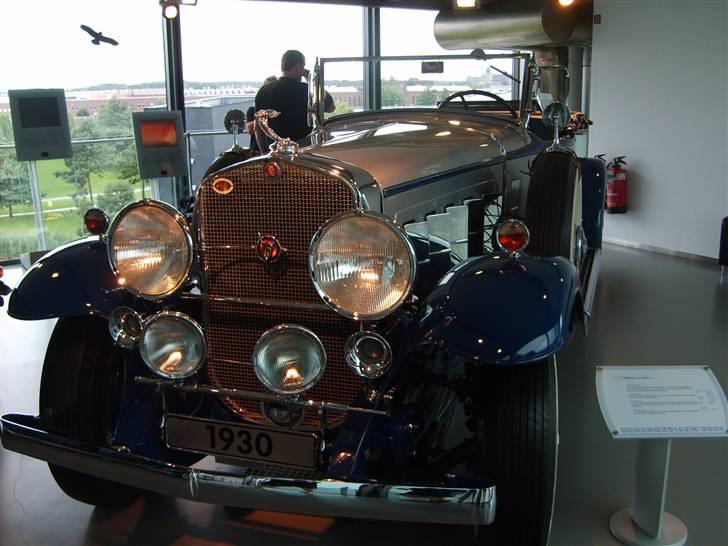 Autostadt ved Volkswagen fabrikken i Wolfsburg - Dette svin var en V16 ! billede 110