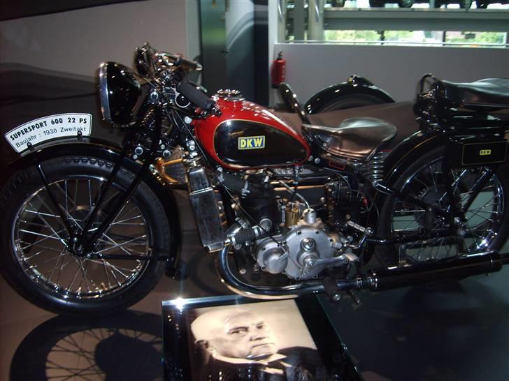 Autostadt ved Volkswagen fabrikken i Wolfsburg billede 134