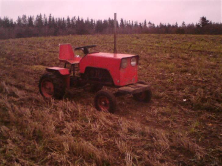 Havetraktor trækker  - Som hun så ud da vi havde haft hende lidt og havde fået sat motor på
 billede 1