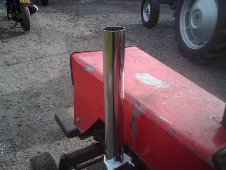 Havetraktor trækker  - Da den kom ud at kører igen med ny udstødning og hele skidtet..  det er et 2,5 tommer rør der sidder som udstødning og som er blevet forkromet billede 10