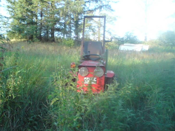 Havetraktor trækker  - hun er en sniger haha:)  Vores aller seneste billeder og som den står nu :b i skal ikk tage jer af same klistermærkerne de er på fordi michael elsker same :/ :D billede 13