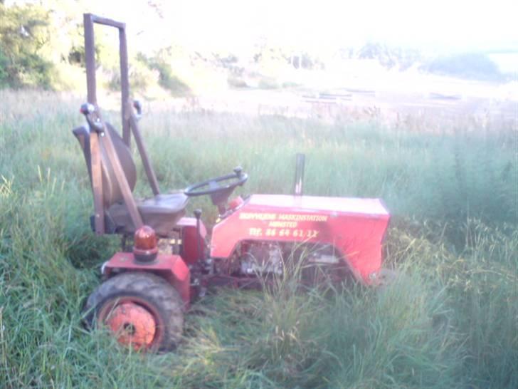 Havetraktor trækker  - Bil sæde og hjemmelavet styrt bøjle ikk så pæn men den er der :D

 billede 17