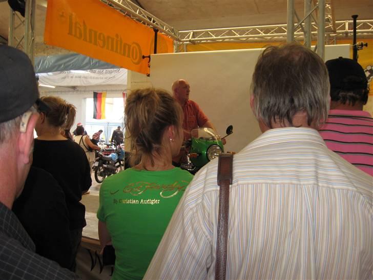 Norden Kreidler træf i tyskland - Det er svært at se, men her havde de hevet en fin Zündapp op på scenen, der havde et voldsomt vandkølet tun.. billede 49