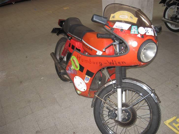 Norden Kreidler træf i tyskland - En kreidler, der er specielt tilpasset af Kreidler fabrikken, til at køre kap mod et tog Hamburg - Wien..

- Og den vandt :-) billede 14