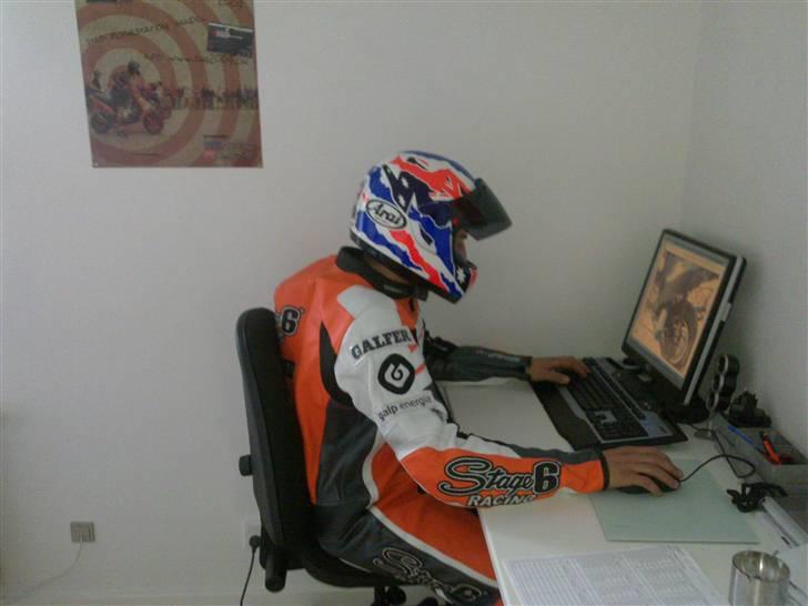 Fremvisning af ny dragt + Sjov :) - Jeg laver ikke noget uden min dragt på :D billede 3