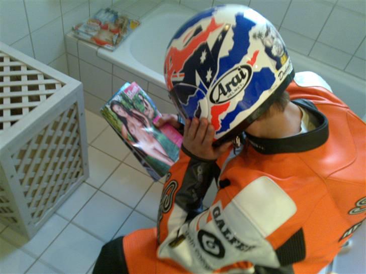 Fremvisning af ny dragt + Sjov :) - Jeg laver ikke noget uden min dragt på :D billede 5