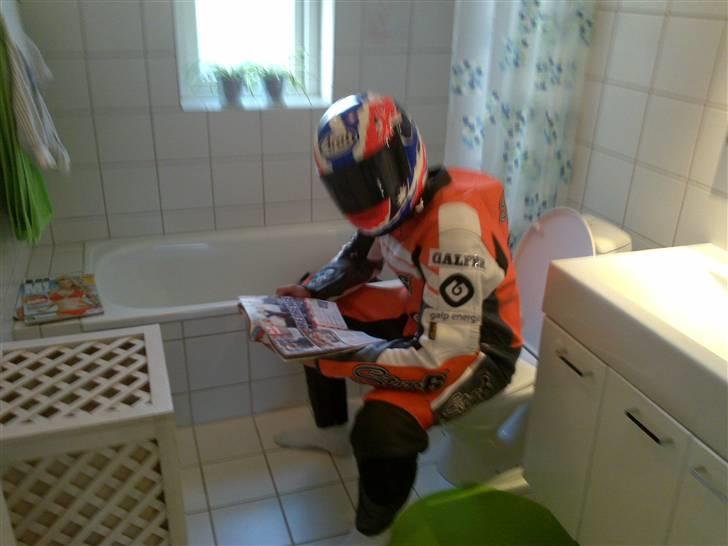 Fremvisning af ny dragt + Sjov :) - Jeg laver ikke noget uden min dragt på :D billede 6