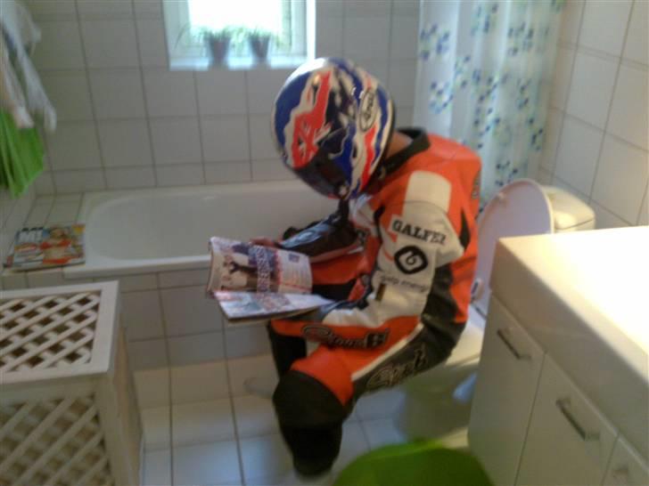 Fremvisning af ny dragt + Sjov :) - Jeg laver ikke noget uden min dragt på :D billede 7