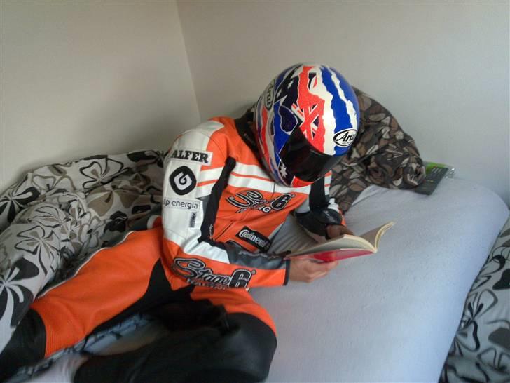 Fremvisning af ny dragt + Sjov :) - Jeg laver ikke noget uden min dragt på :D billede 8