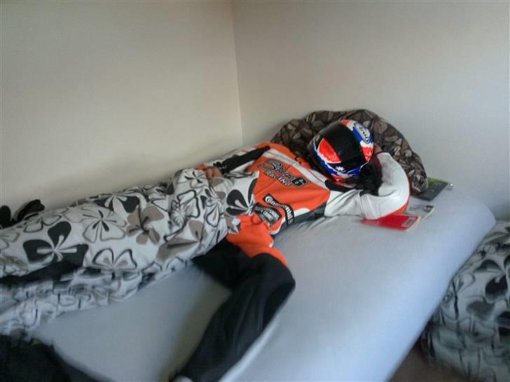 Fremvisning af ny dragt + Sjov :) - Jeg laver ikke noget uden min dragt på :D billede 9