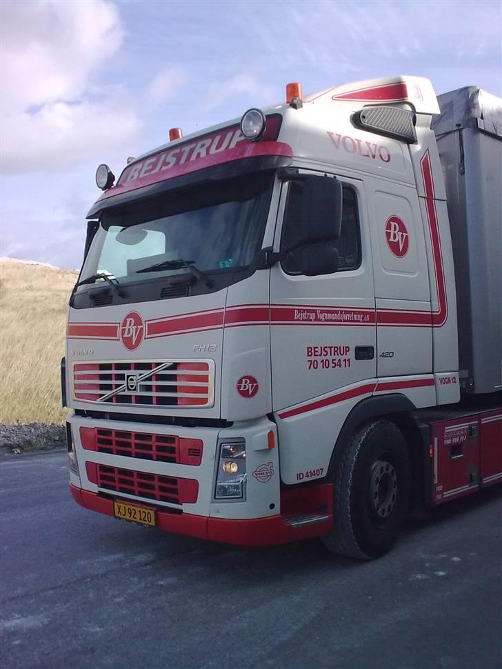 Lastbil - Billederne er taget oppe ved Dankalk i Løgstør
Kan I gætte hvor gammel denne lastbil er? billede 7