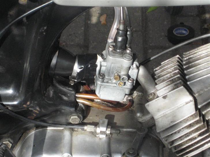 Puch monza 2 gear original renovering - Ja, luftfilteret kan jeg ikke få på, så matte buge lidt isoleringstape for at tjekke om den fik falsk luft.. billede 22