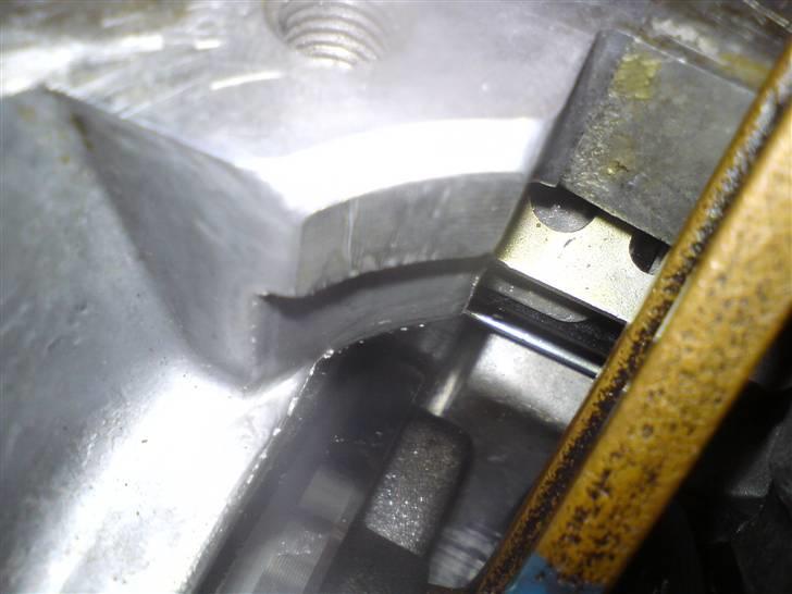 Fræsning af jog r blok - Her ses ''begrænsningen'' som gør skørterne fra cyllinderet ikke kan gå ned billede 1