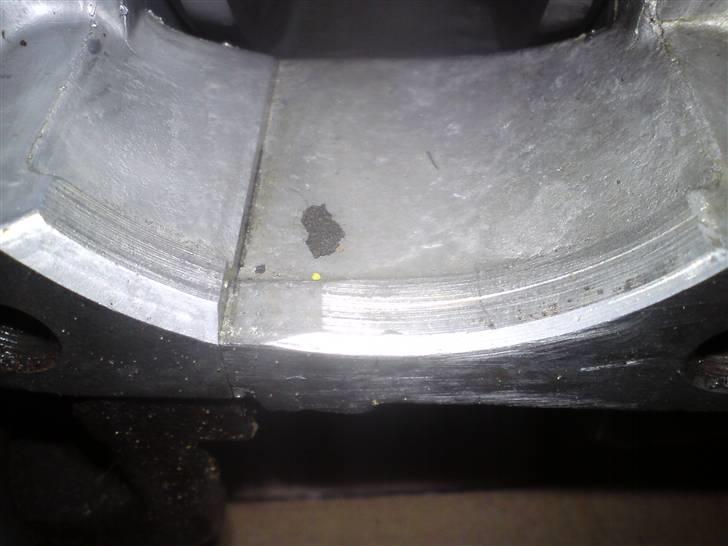 Fræsning af jog r blok - Her ses ''begrænsningen'' som gør skørterne fra cyllinderet ikke kan gå ned billede 2