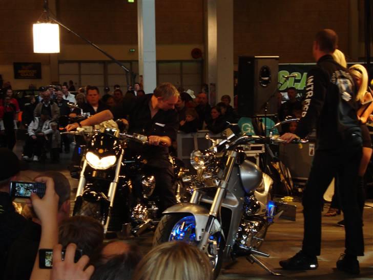 Scandinavian Custom Show Streetfire 1.Nov 351 billeder - Vinderen af bedst custom cykel af sin egen klasse den grå/sølv billede 70