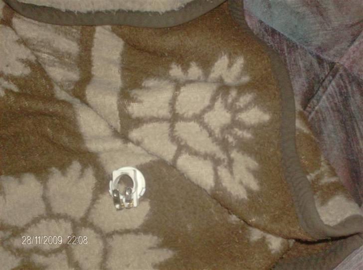 Guide til montering af H4 pære i orginal fatning - Bag fra billede 4