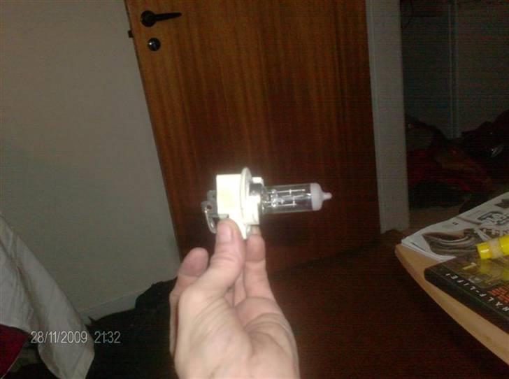 Guide til montering af H4 pære i orginal fatning - Som det ser ud billede 7