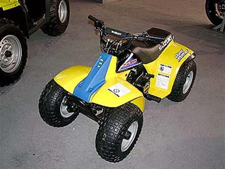 Køretøjer jeg har haft - Suzuki lt 50, 
Fik den et års tid efter den anden atv
Den her blev mest brugt når vennerne kom på besøg
Har den stadig men den kører ikke billede 3