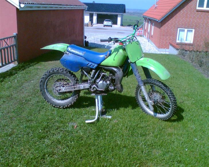 Køretøjer jeg har haft - Kawasaki kx 125 fra 1988
Ville køre 2-hjulet igen, da det er det sjovete, men ville have noget større en 80'eren
Blev solgt igen efter et års tid da 80'eren var hurtigere billede 7