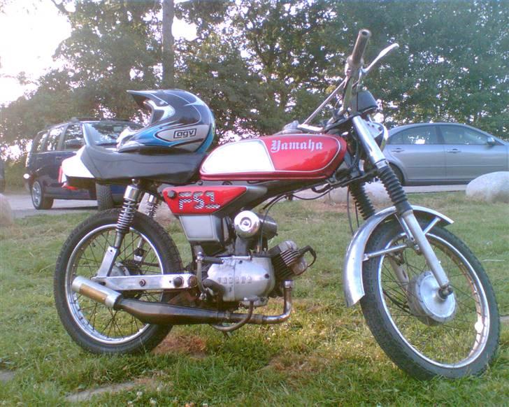 Køretøjer jeg har haft - Yamaha fs-1 fra 1977
Da jeg købte den var det et gammelt vrag, men har så sat den i stand som i kan se på billedet
Solgt billede 11