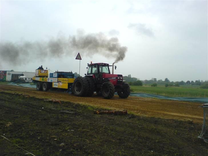 Traktortræk i Borris til Dalager marked - En Case 2294. han fik en 3. plads til DM 07 i vægtklassen 5700- 7500 kg.. fuck den kører godt billede 3