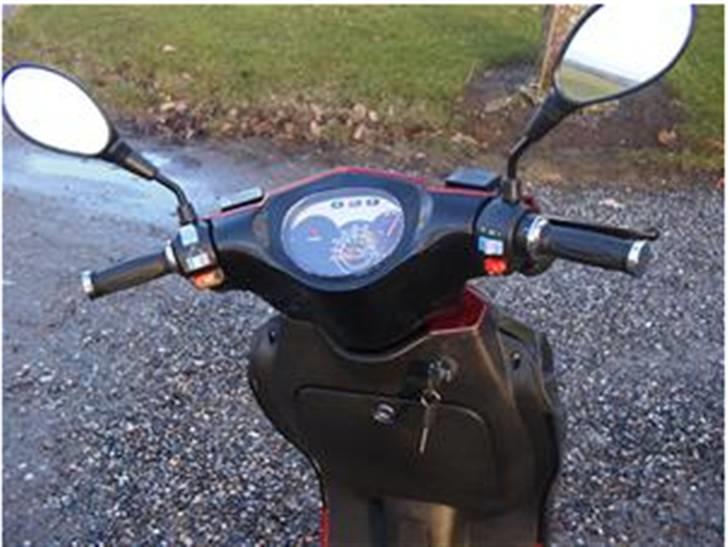 Scoopie 45 KM 1500W Rød/Sort - Max 45km/t elScootere billede 4