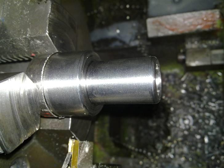 CNC udfræsning og drejning (: - Drejning af afstandsstykker i manuel drejebæk billede 7