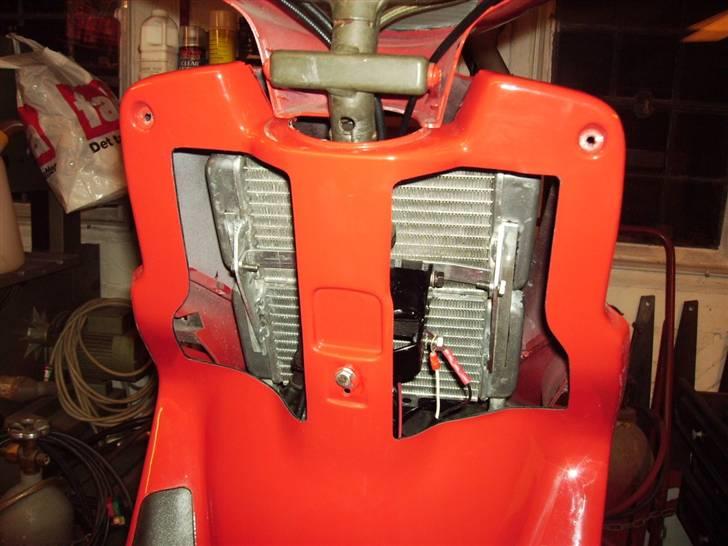 Hurtigdrengen - Men luften skal jo også komme væk, så en udskæring på bagsiden var også nødvendig. 1/3 større end indgangen. billede 46