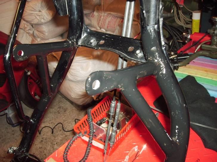 Hurtigdrengen - Beslagne blev slebet, grundet og malet. billede 28