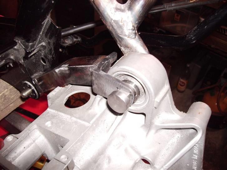 Hurtigdrengen - For at kunne få bagudvendt karburator, har jeg valgt denne løsning, og så er det jo bare at spænde det hele sammen billede 21