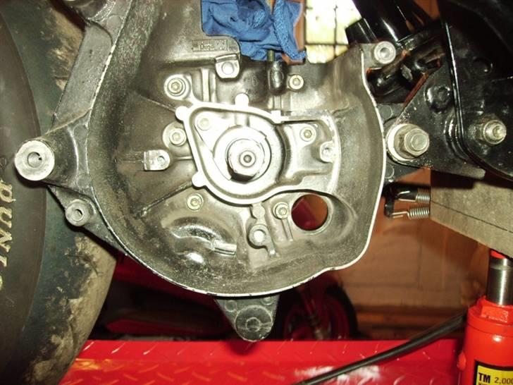 Hurtigdrengen - Inden motoren blev demonteret blev alle mål noteret. Højde og længde på baghjulsaksel, højde på motor osv.. billede 2