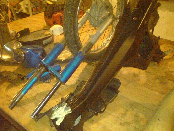 Honda CD 50 Fra start til slut - Grundet stel billede 19