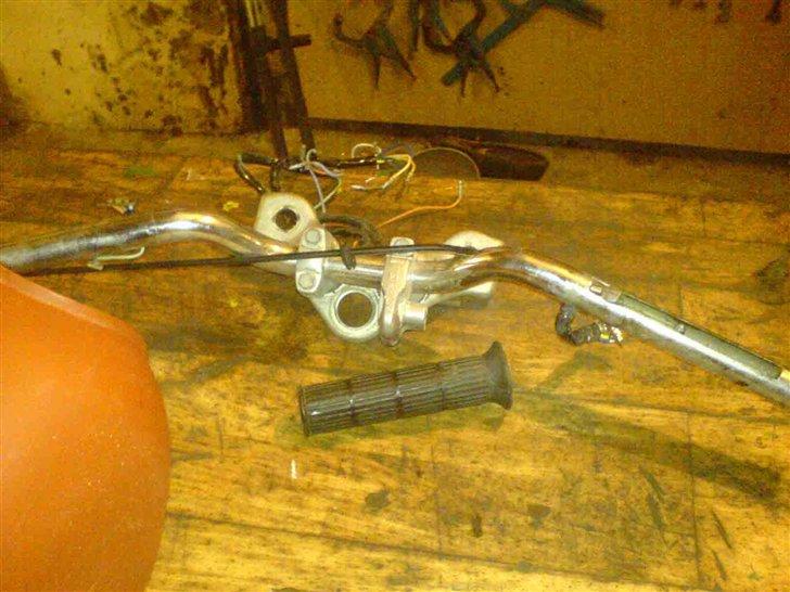 Honda CD 50 Fra start til slut - Originalt styr med indvendig kabelføring det er dejligt billede 24