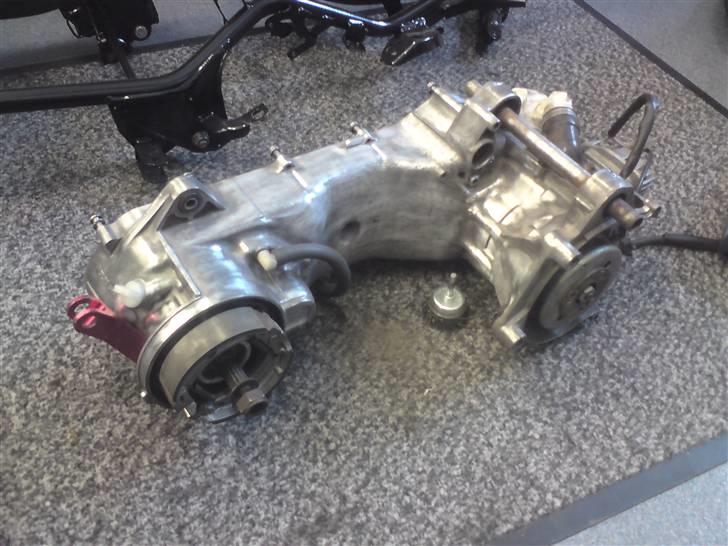 Den røde jog r - Rengjort motor før maleren. billede 24