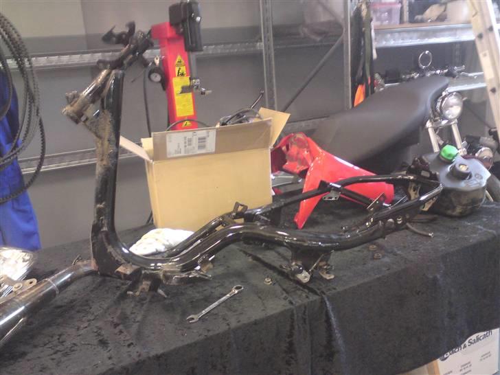 Den røde jog r - Stel før billede 1