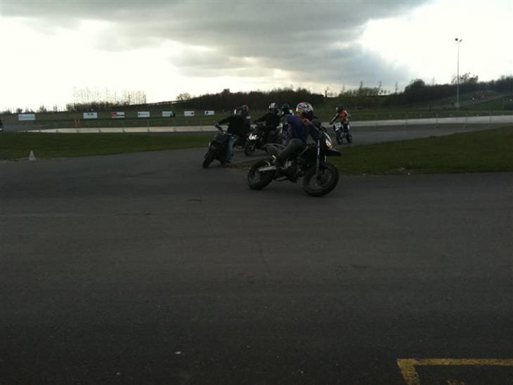 {{currentPhoto.altText}} billede {{currentPhoto.number}}