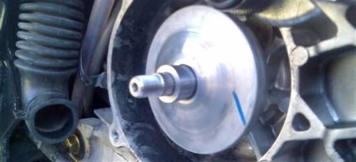 4 takt,-Kymco Agility 50-begrænser - Her ses hvordan det ser ud når den inderste remskive er taget ud. billede 6
