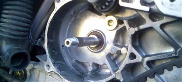 4 takt,-Kymco Agility 50-begrænser - Her ses et gliderør med forhøjning. billede 7