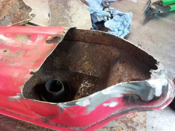 Honda Express - Tanken var rustet igennem. den skal fikses! billede 15