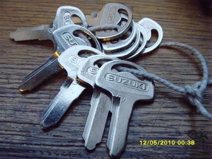 Originale Import dele til SUZUKI FZ/CR50 - 1o Nøgler til Thansen låse, til fz'ere :) UBESKÅRET!

4 SOLGT.

B NØGLE !!!! billede 18