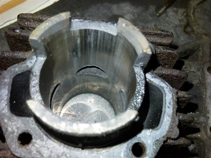 Honda Express Projekt Cylinder og Stempel Konvertering / FZ50 - Ridset . . . Men ikke være end en tur i drejebænken kan fikse . . . billede 2