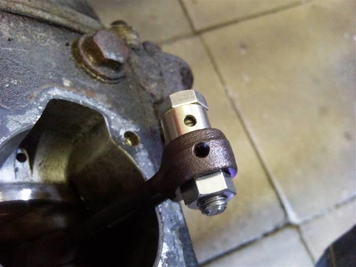 Honda Express Projekt Cylinder og Stempel Konvertering / FZ50 - Jeg har drejet en Bøsning til plejestangen, istedet for nåleleje. Så kan jeg bruge stempel med Ø12 krydspind. billede 6