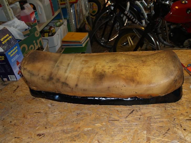 Puch Monza Juvel - Det renoverede sæde med skummet på. Det er helt og fint. billede 7