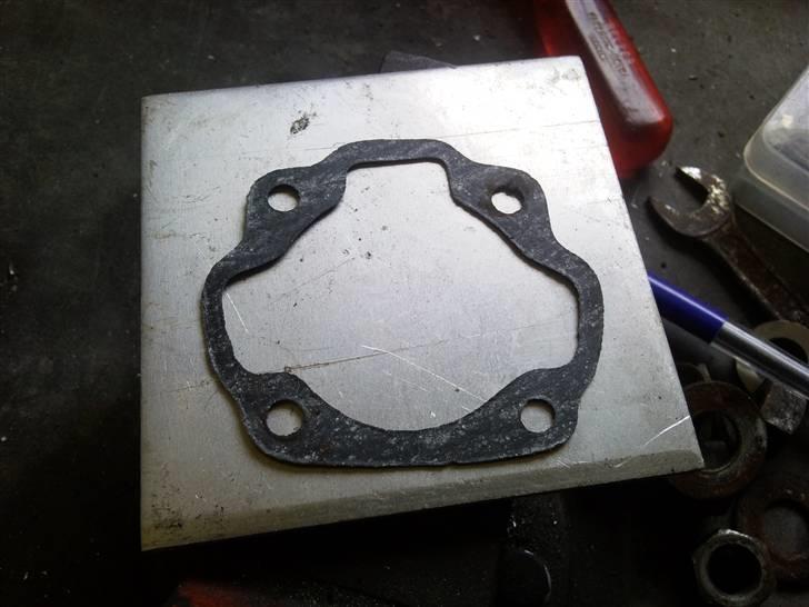 Honda Express Projekt Cylinder og Stempel Konvertering / FZ50 - FZ50 pakning på Alu plade. billede 9