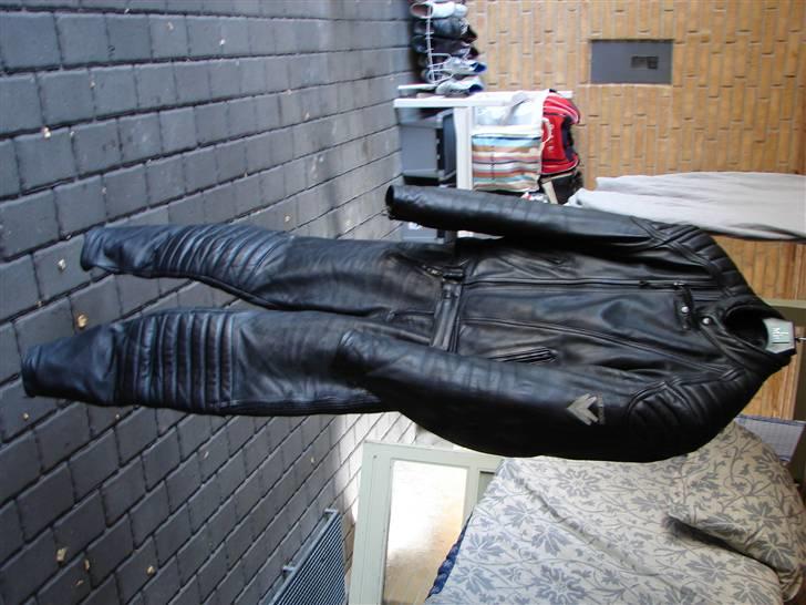 Mit lædertøj. billede 2