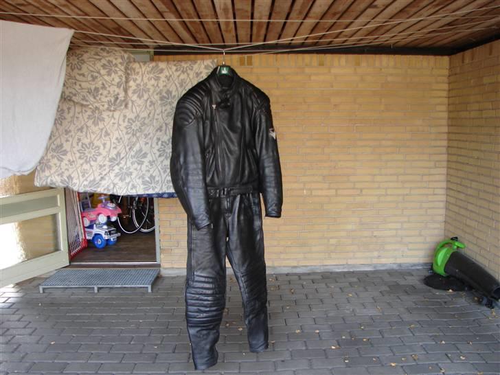 Mit lædertøj. billede 4