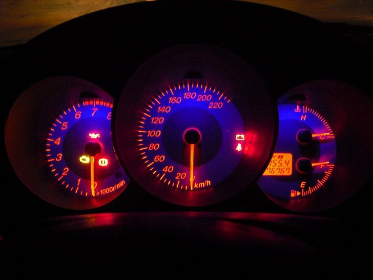Min Mazda 3! - Elsker instrumenterne og opbygningen, og ikke mindst instrument lyset!! billede 3