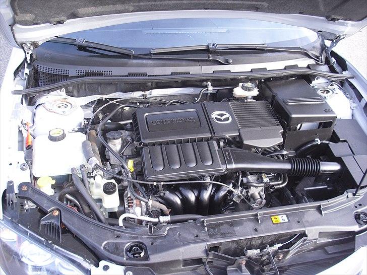 Min Mazda 3! - 1.6L 4-cylinderet rækkemotor. 16-ventilet med dobbelt overliggende knastaksel (DOHC). Og der bliver kun tanket Shell V-Power 99 oktan!! billede 6