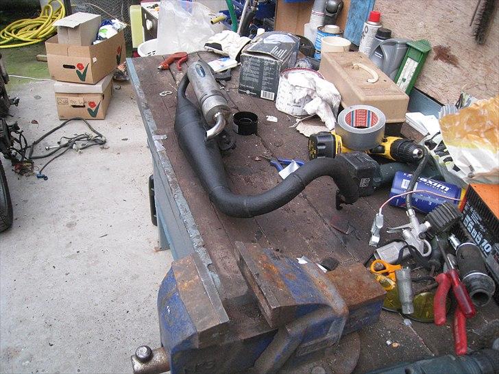 Scooter-projekt - EFTER AT UDSTØDNINGEN ER BLEVET PUDSET OG MALET:) billede 18