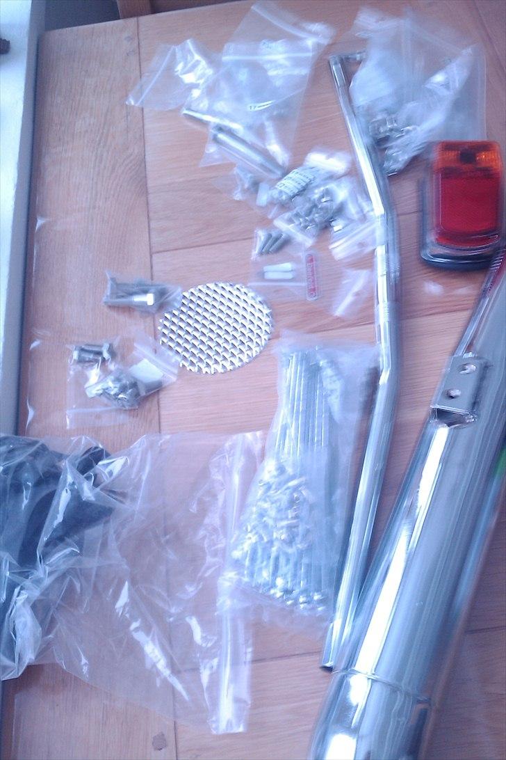 Kreidler dele fra Kreidler-parts.com - Alle bolte og møtrikker, baglygte orginal ulo, og styr billede 3